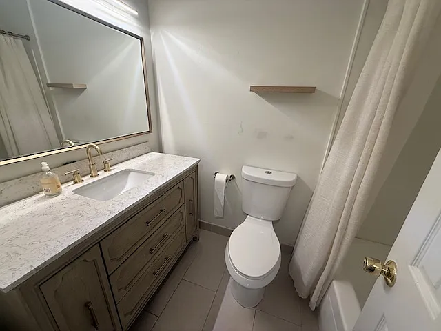 310 Canterbury Ln #D — Photo 8