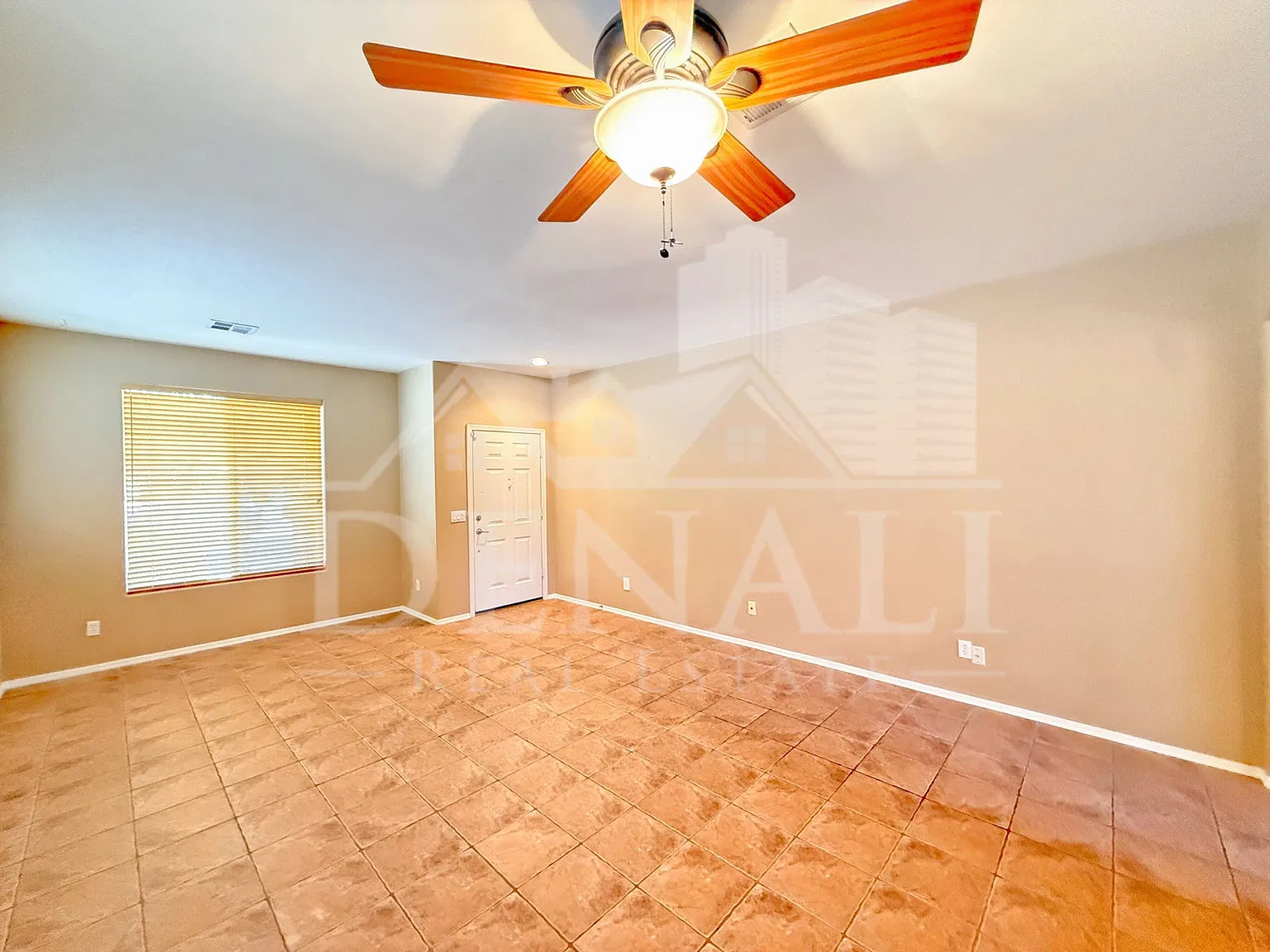 4 bed, 2.5 bath, 2627 sqft, $2,200 — Photo 4