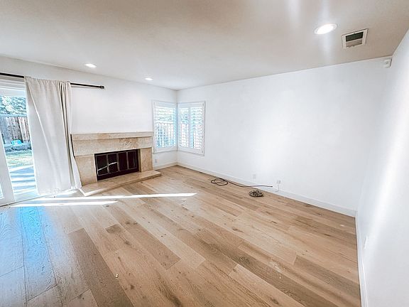 5th image of 35 Gold Creek Ct