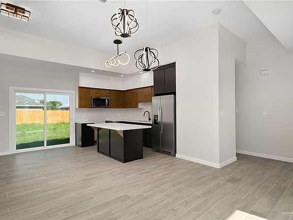 3rd image of 2302 San Pascual St