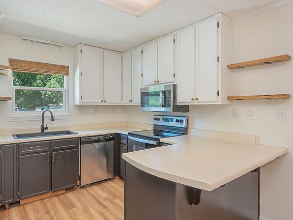 5th image of 112 Skinner Cir #A