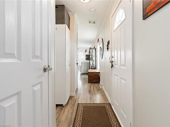 5th image of 27 Elm St
