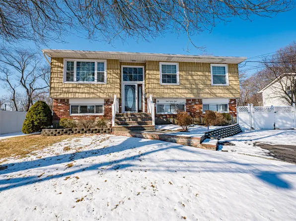 888 Pine Avenue, West Islip, NY 11795