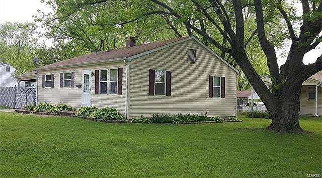 1st image of 2450 Hawthorne Manor Dr