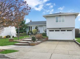 97 Narwood Rd, Massapequa, NY 11758