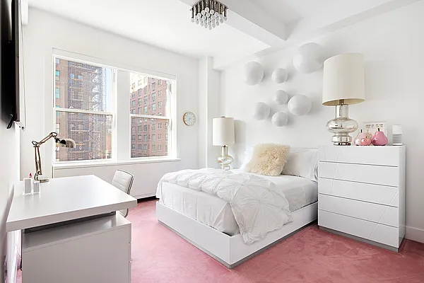 Sold by Sloane Square | media 12