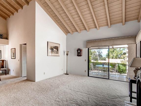 Living room - now with hardwood laminate floors