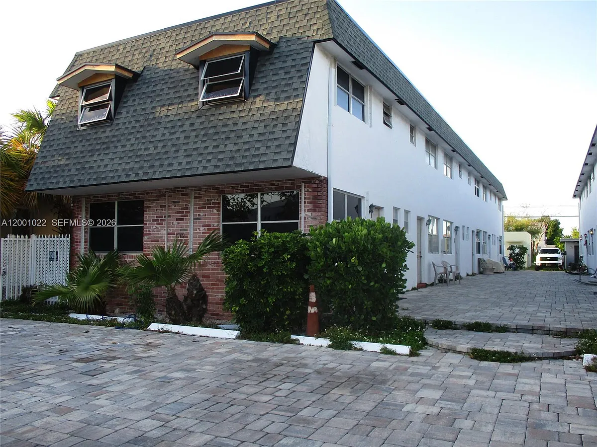 Building Photo - 1949 Taylor St #9