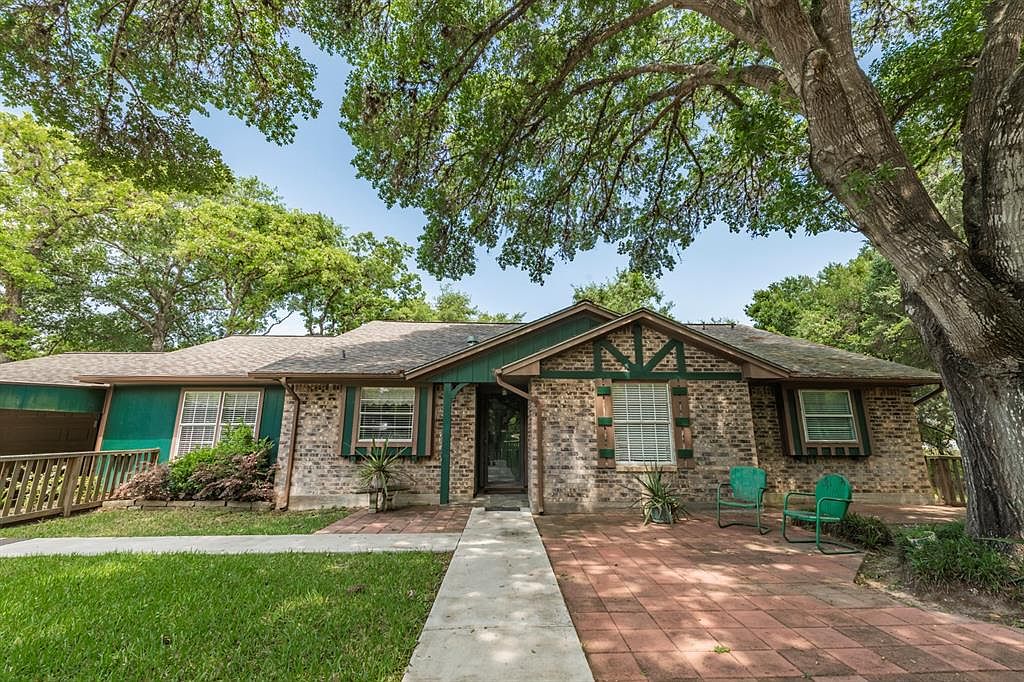 204 Crooked Creek Dr, Sheridan, TX 77475 Zillow