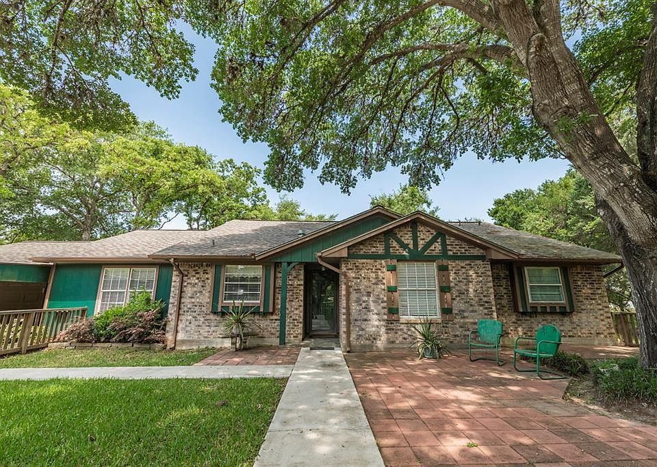 1st image of 204 Crooked Creek Dr