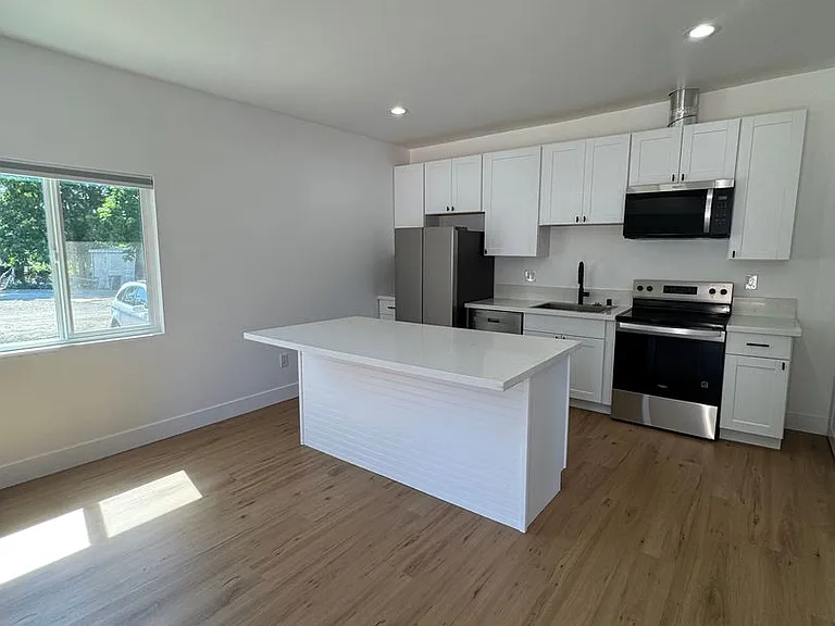 240 White Rd — Photo 1