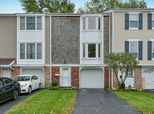 1952 Holbrook Ln #1952, Hoffman Estates, IL