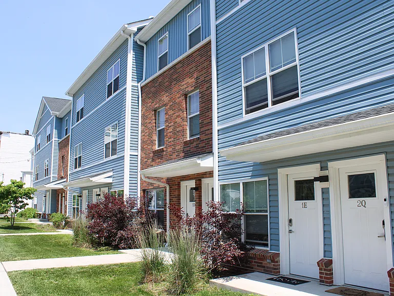 Point and Ravine Apartments — Photo 4