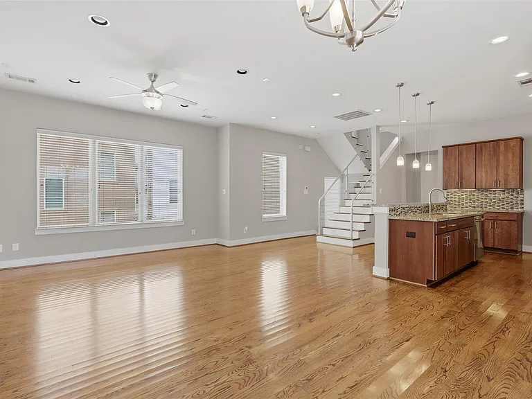 1535 Malone St — Photo 7