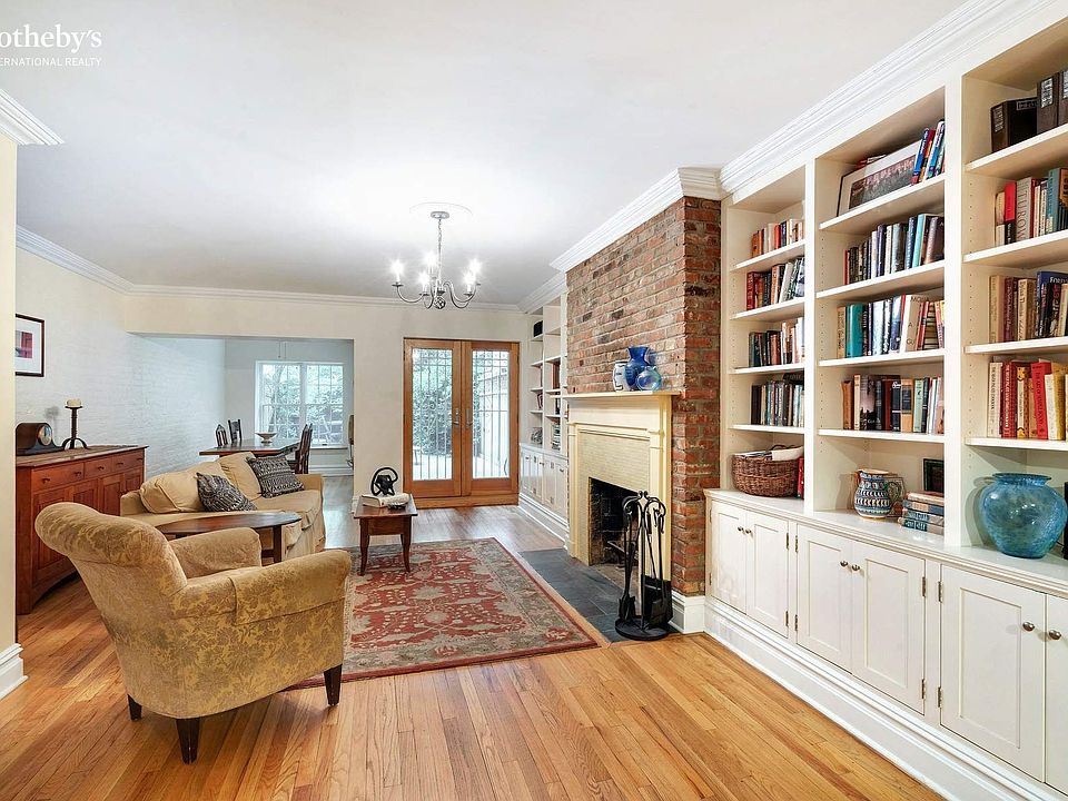 1st image of 318 W 90th St
