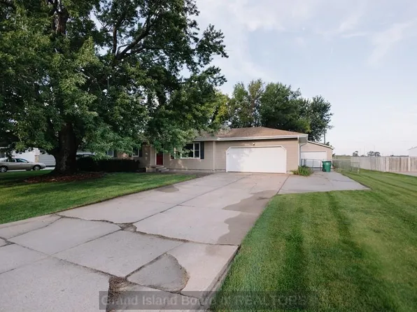 3224 Homestead Dr, Grand Island, NE 68803