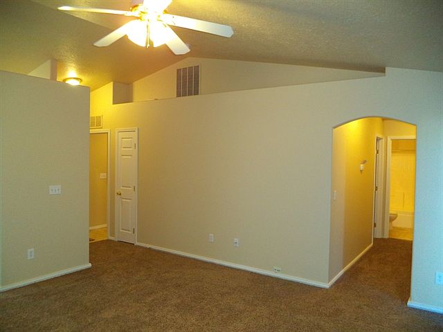 2nd image of 4813 Oak Grove Rd
