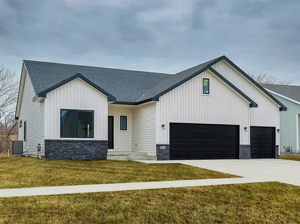 9914 Watermeadow Cir, Johnston, IA 50131