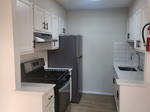 5th image of 2200 Hamilton Ave
