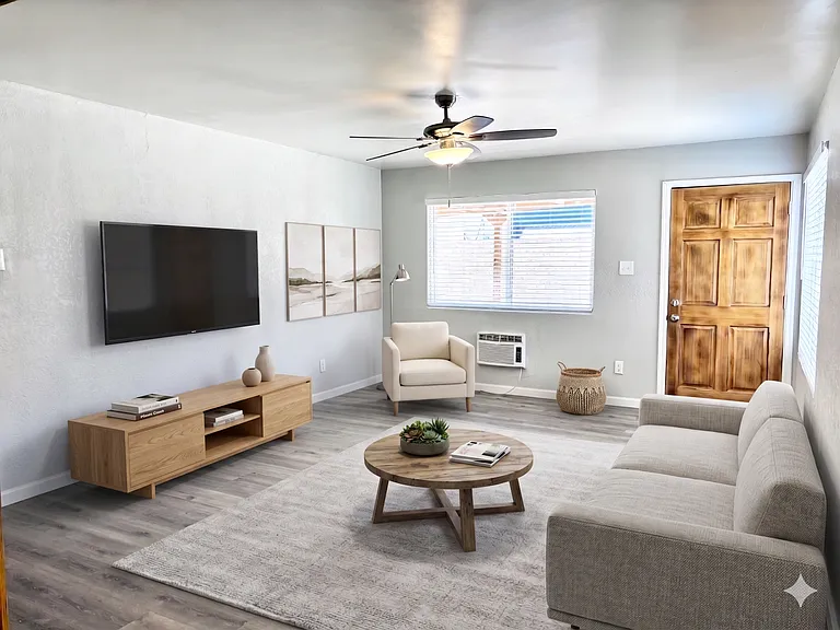 412 N 17th Dr #4 — Photo 3