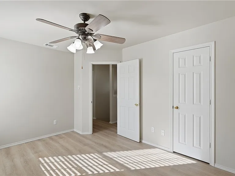 821 Benning — Photo 27