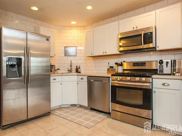 9 Wilmbelton Ct, Edison, NJ 08820