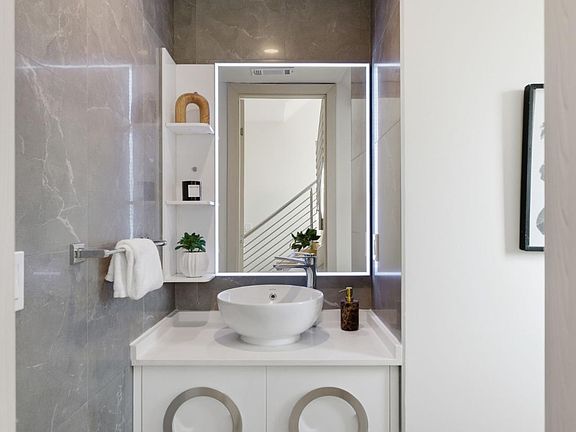 5th image of 1705 Lawrence Rd