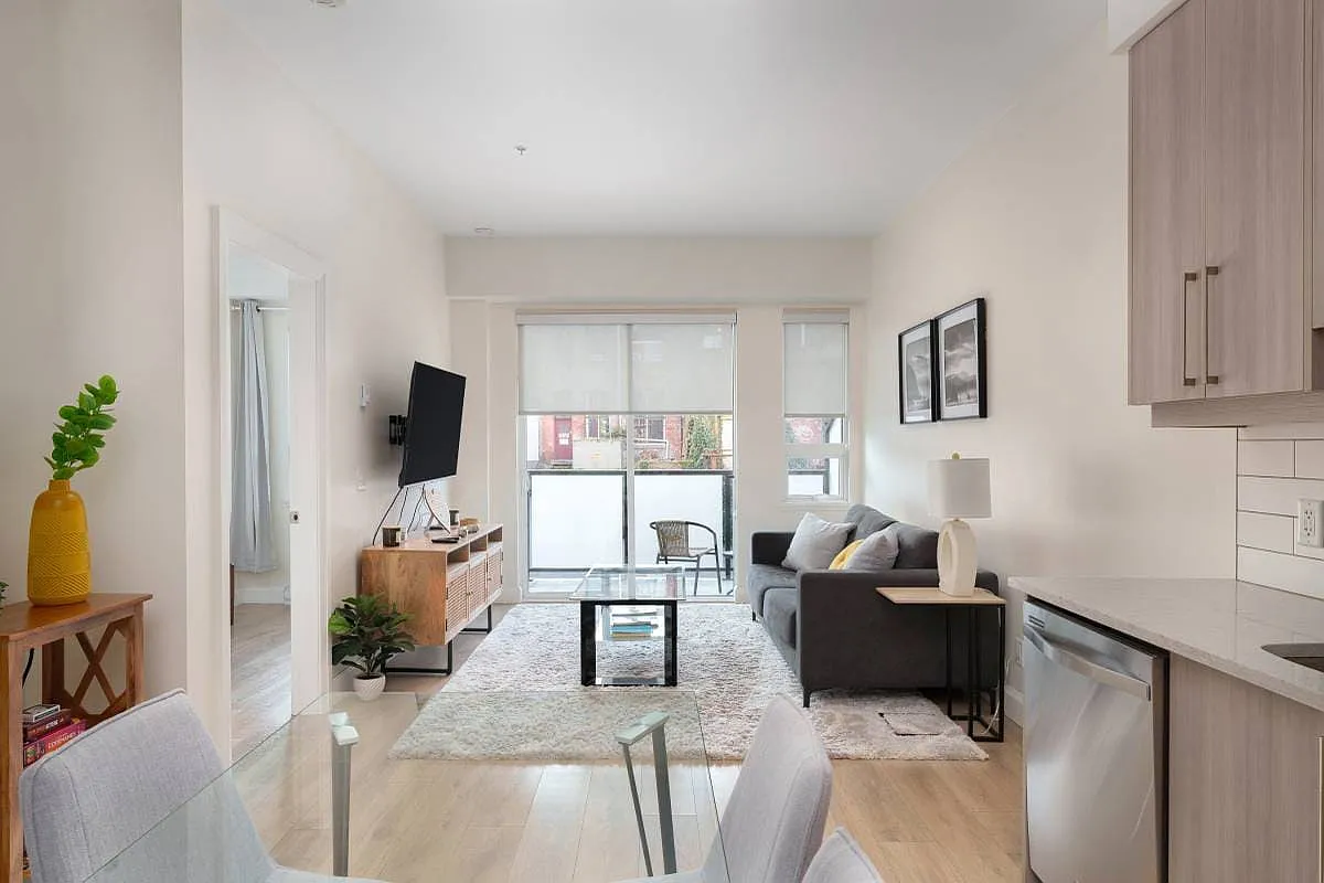 1 bed, 610 sqft, $2,400 — Photo 1