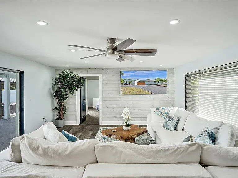 1710 SW 6th Ave — Photo 13