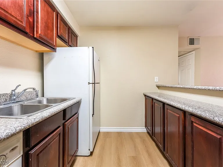 5121 River Glen Dr #144 — Photo 7