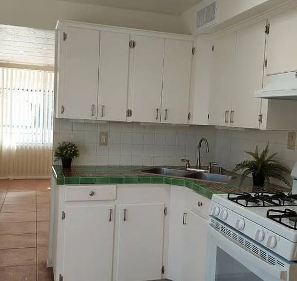 3225 E Patricia St — Photo 12