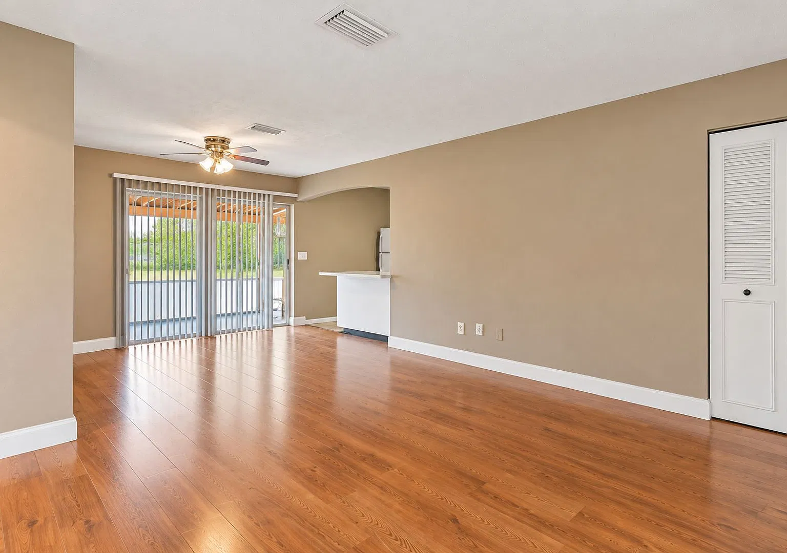 1002 Cobblestone Dr Spring Hill, FL 34606 — Photo 4