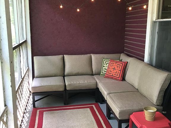 private screened porch