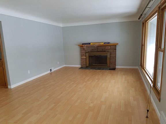 2nd image of 9018 Mercedes Ave