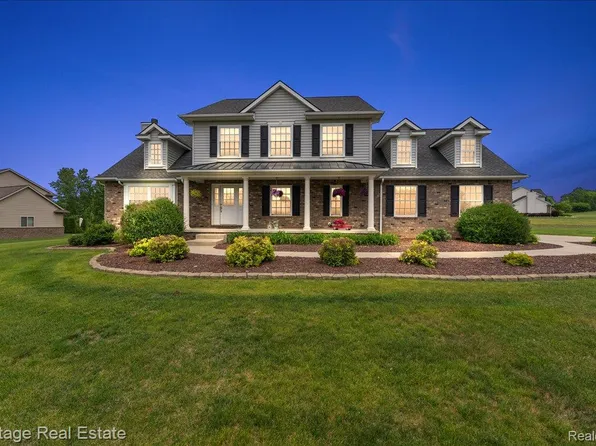 5222 Coulter Lake Blvd, Clarkston, MI 48348