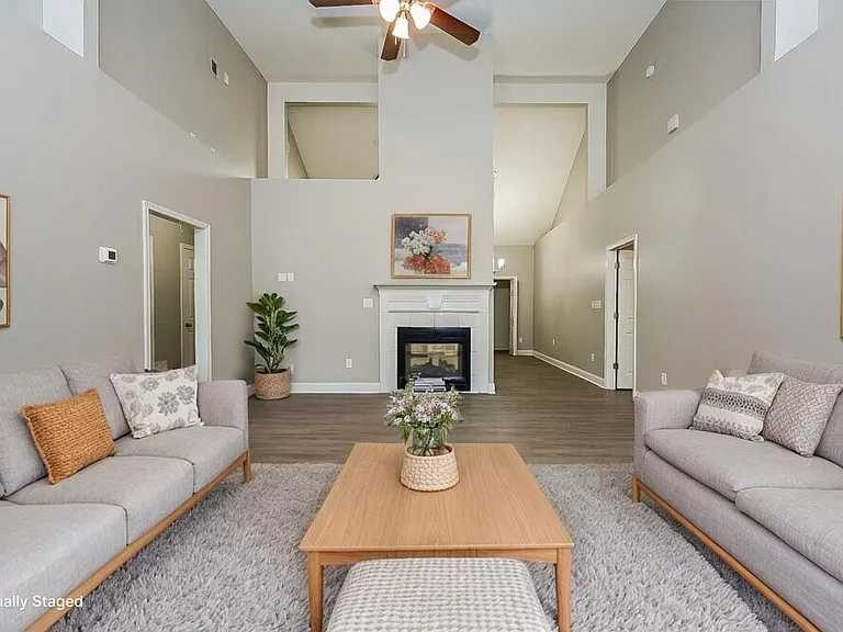 4060 Springvale Way — Photo 3