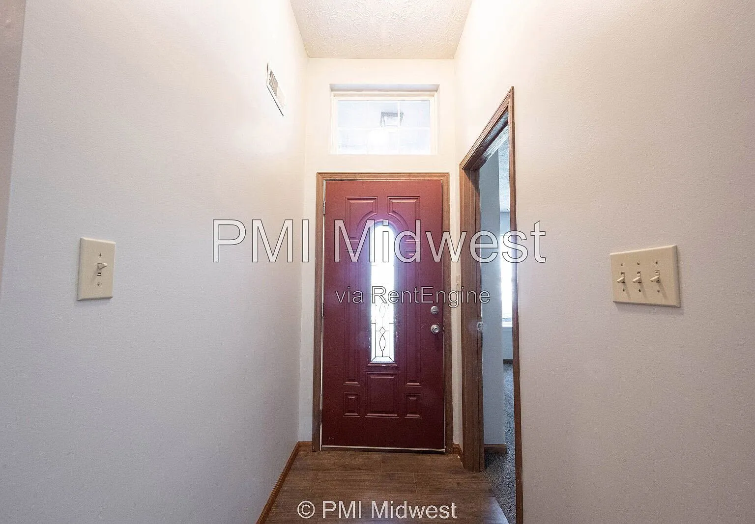 3 bed, 3.0 bath, 1641 sqft, $1,599 — Photo 4
