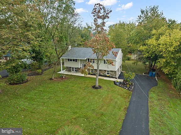 4th image of 1276 E Evergreen Dr