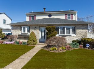2345 Cedar St, Seaford, NY 11783