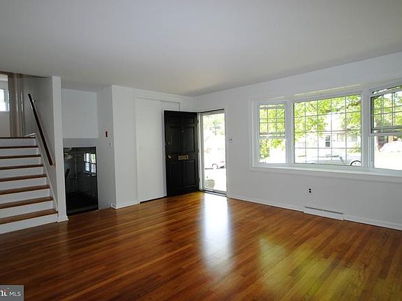 5th image of 515 Laurel Ave