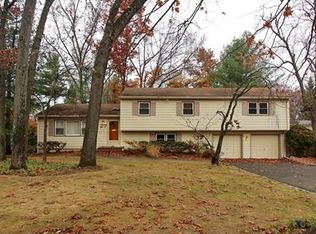 27 Tuxedo Dr, Livingston, NJ 07039