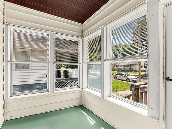 5th image of 813 W Maywood Ave