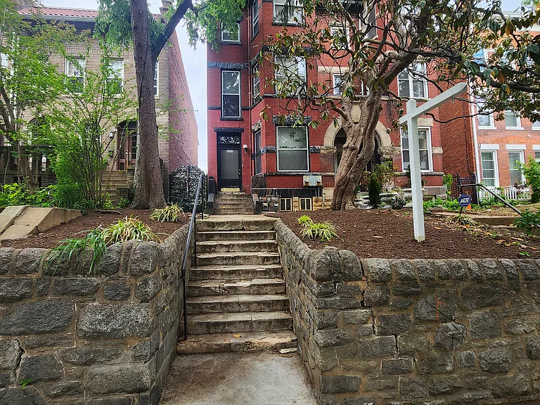 1225 Euclid St NW — Photo 1
