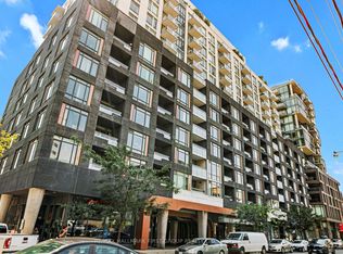 525 Adelaide St W #312, Toronto, ON M5V 0N7