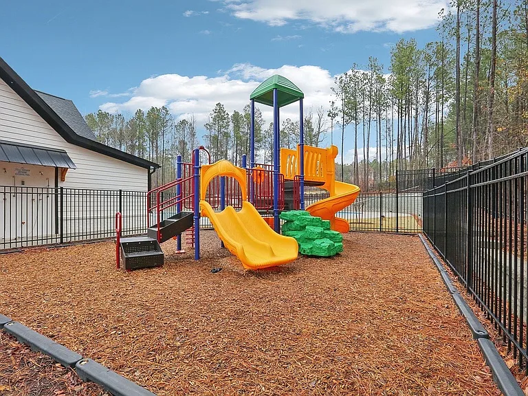 1008 Saint Lawrence Dr — Photo 15