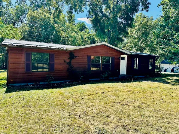 8196 E Emery Rd, New Carlisle, IN 46552