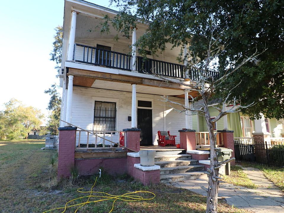 1st image of 125 E 9th St
