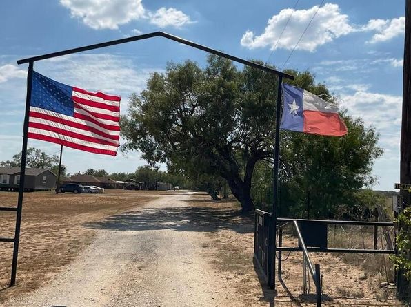 636 FM 2790, Lytle, TX 78052