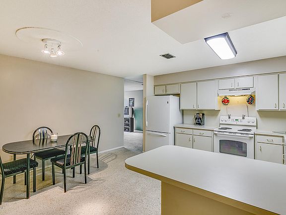5th image of 2539 Riviera Dr