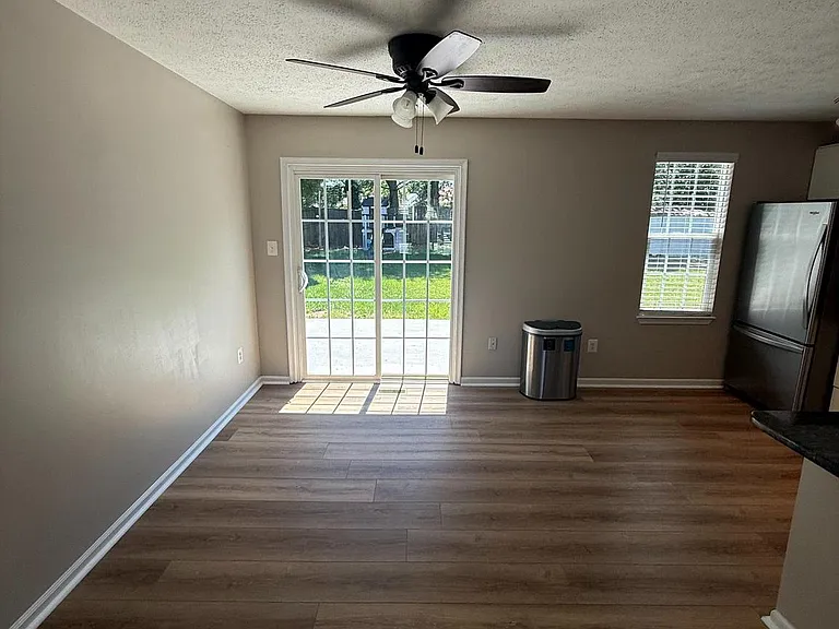 805 London Ct — Photo 6